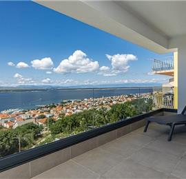 4 bedroom villa with infinity pool and sea views in Crikvencia, Rijeka, sleeps 8